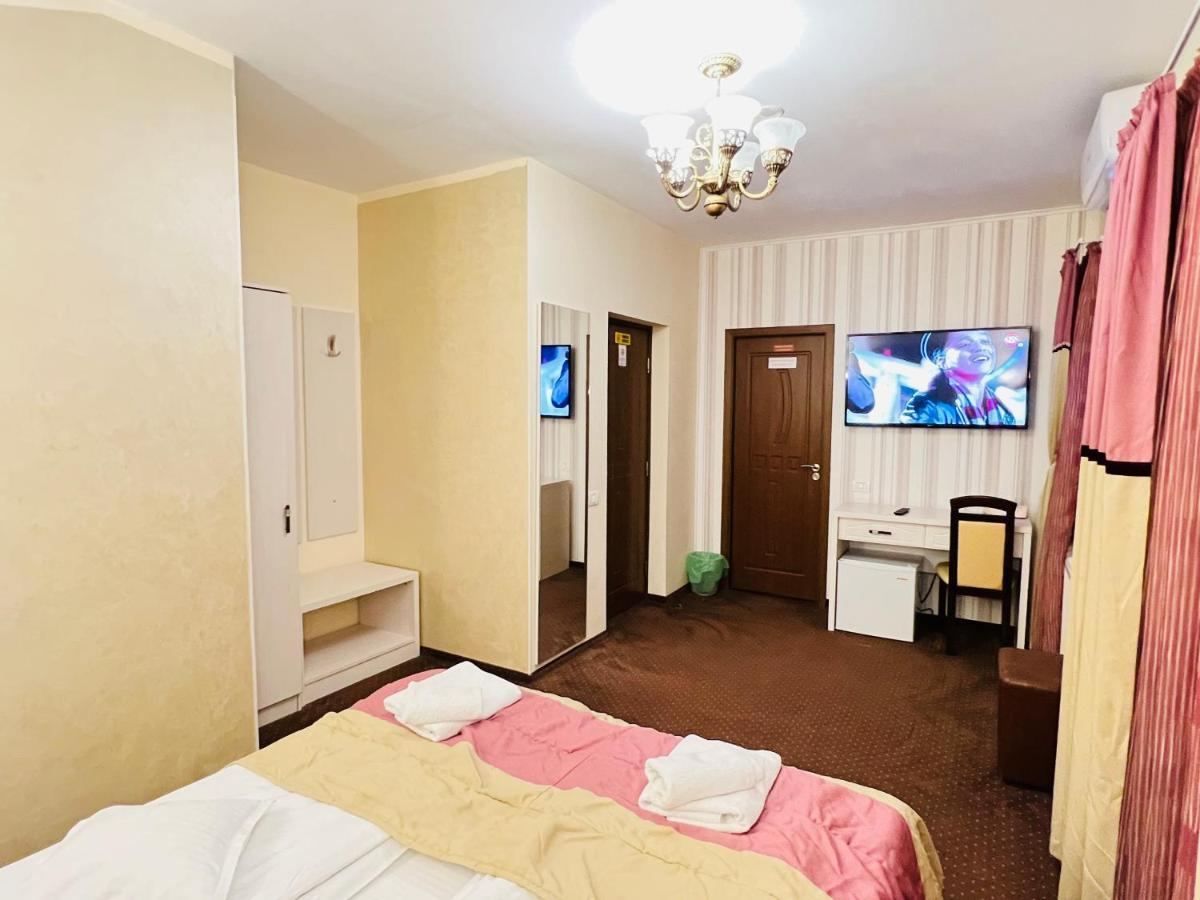 Pensiunea Ianis Piatra Neamt Piatra Neamţ Exterior foto