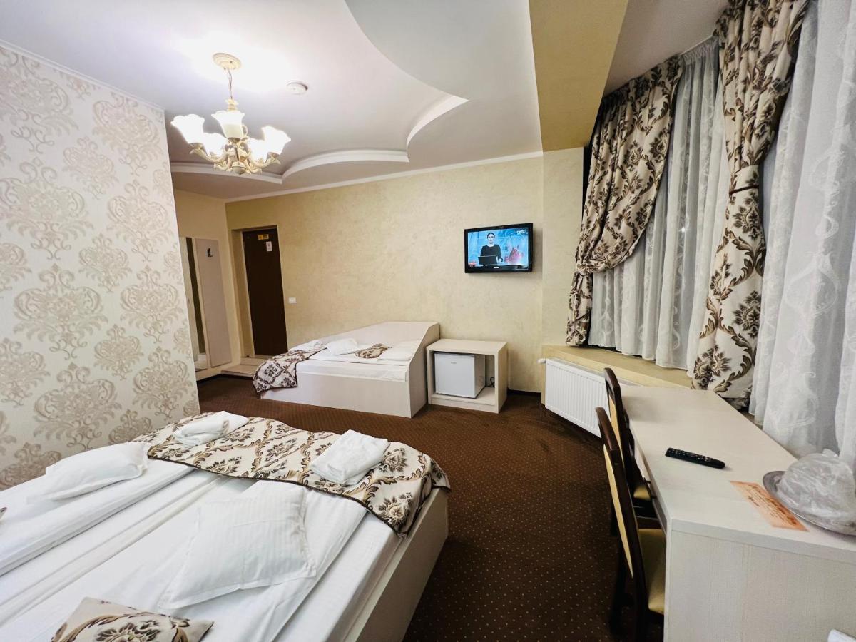 Pensiunea Ianis Piatra Neamt Piatra Neamţ Exterior foto
