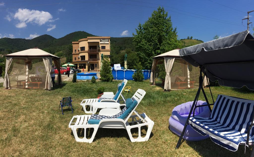 Pensiunea Ianis Piatra Neamt Piatra Neamţ Exterior foto
