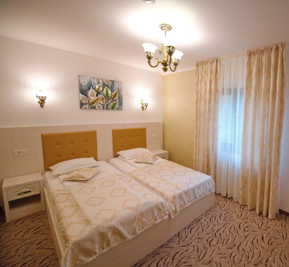 Pensiunea Ianis Piatra Neamt Piatra Neamţ Exterior foto