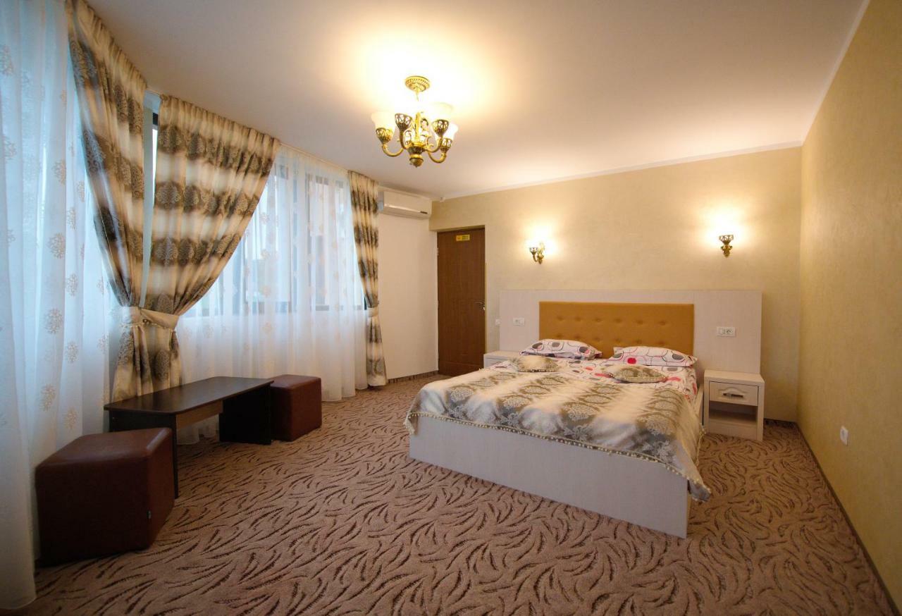 Pensiunea Ianis Piatra Neamt Piatra Neamţ Exterior foto