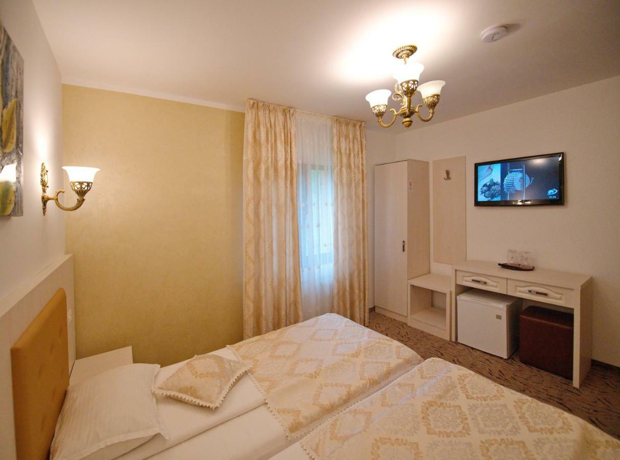 Pensiunea Ianis Piatra Neamt Piatra Neamţ Exterior foto